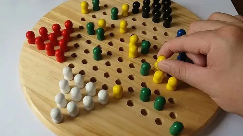 cach choi co nhay 02 Nghệ thuật và chiến lược trong cách chơi cờ nhảy